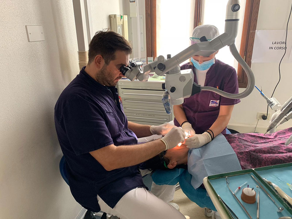 microscopia-endodontica-2